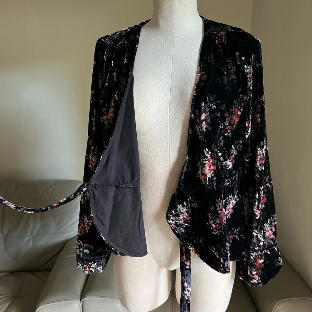 ZARA Velvet Wrap Top Sz S Black Floral Boho Gypsy Bell Sleeves V Neck Whimsical - Picture 15 of 16